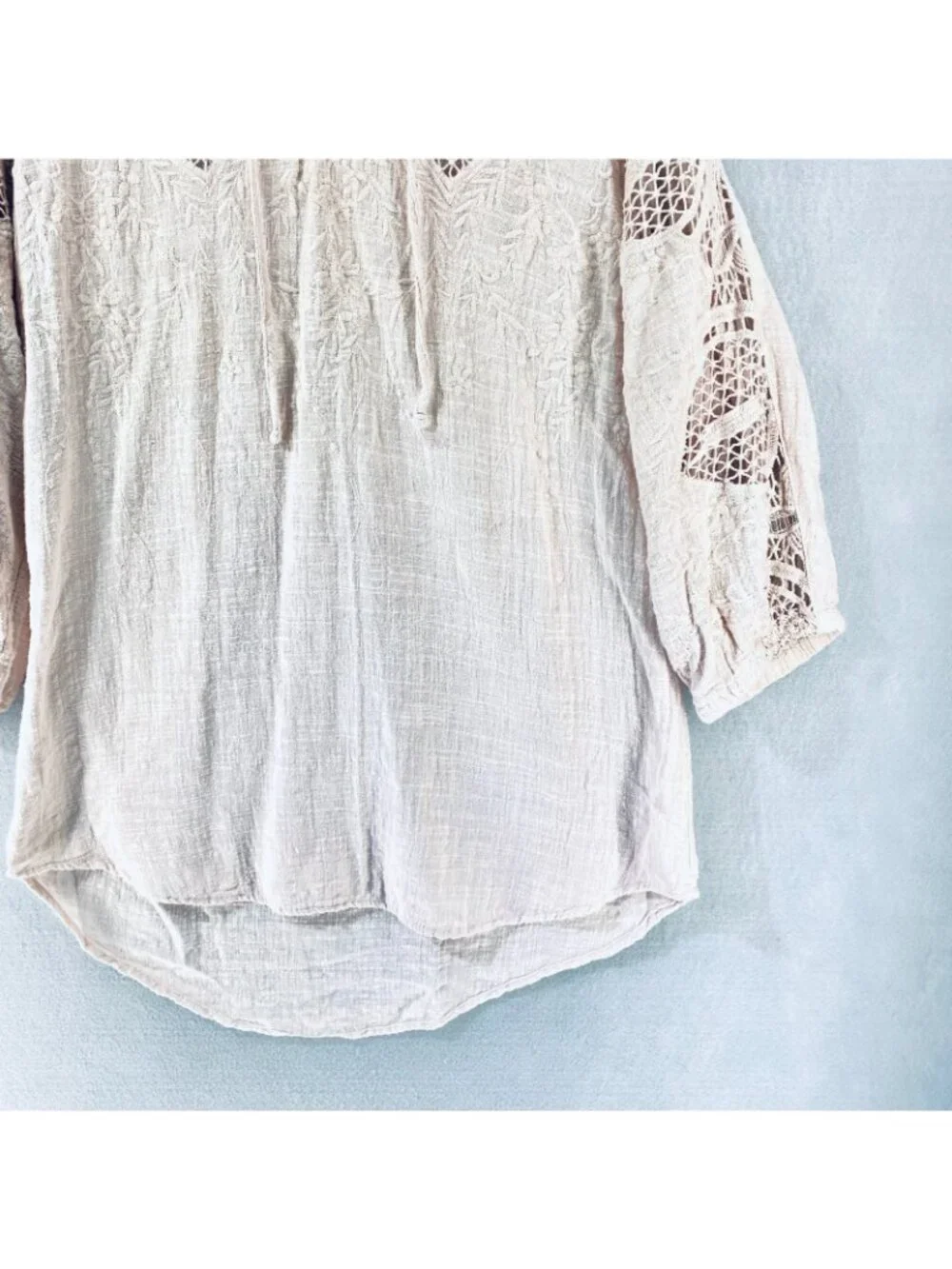 XCVI Top Womens M Blush Cotton Chambray Blouse Crochet Sleeve Boho Granola - Picture 2 of 14